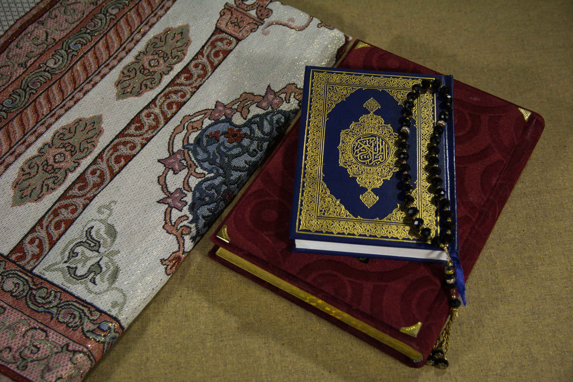 Misbaha Atop A Quran Islamic Background