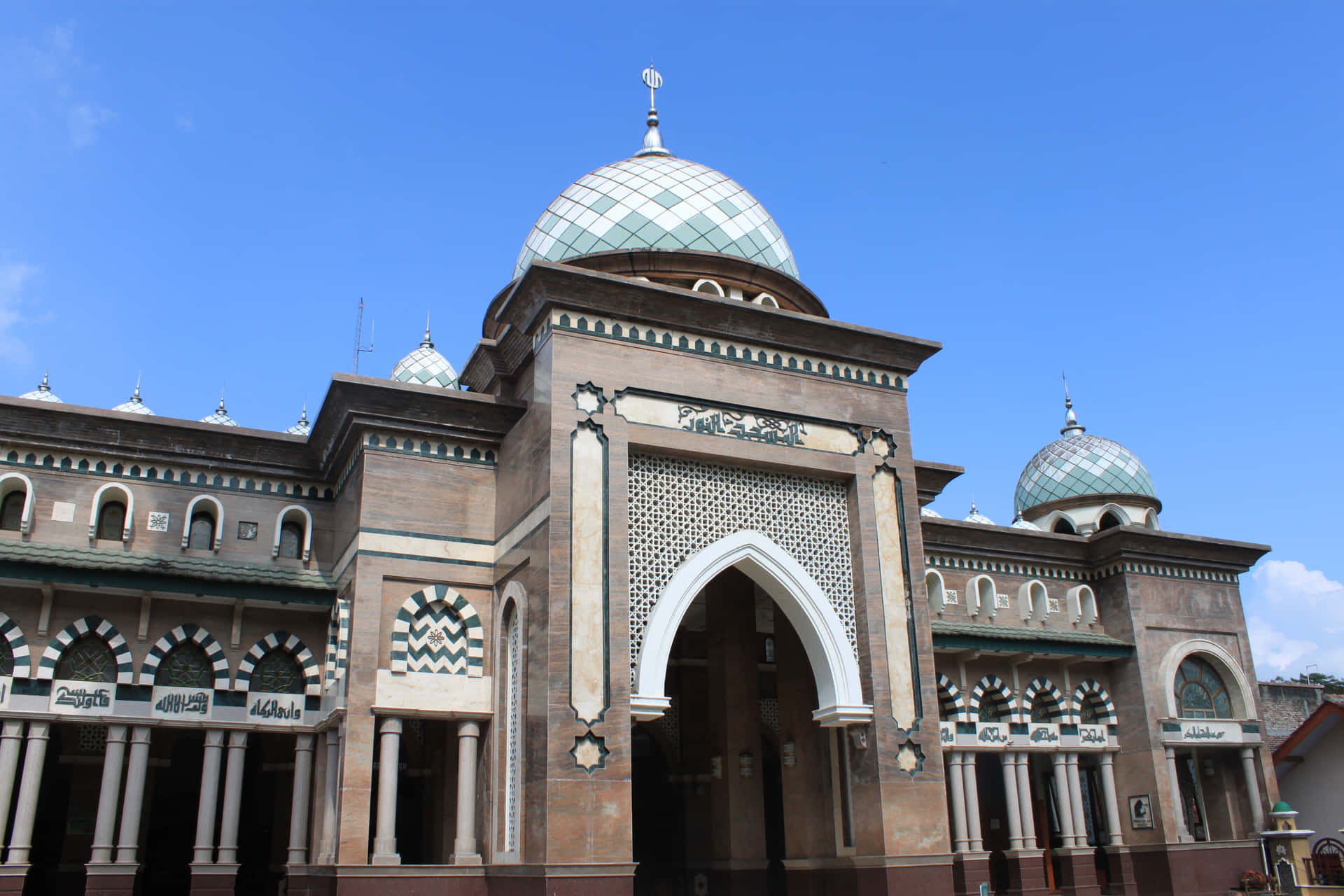 Losfondo Islamico Della Grande Moschea Di An Nuur Banjarnegara