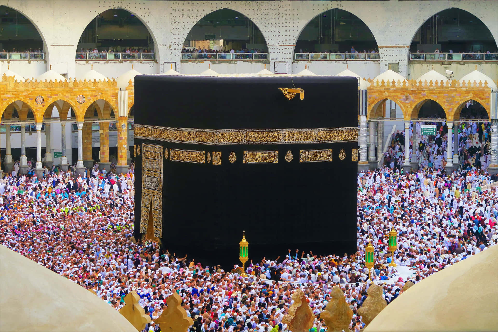 Kaaba Surrounded By Devotees Islamic Background