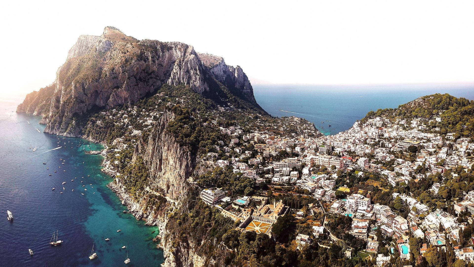 Islade Capri En La Costa Amalfitana. Fondo de pantalla