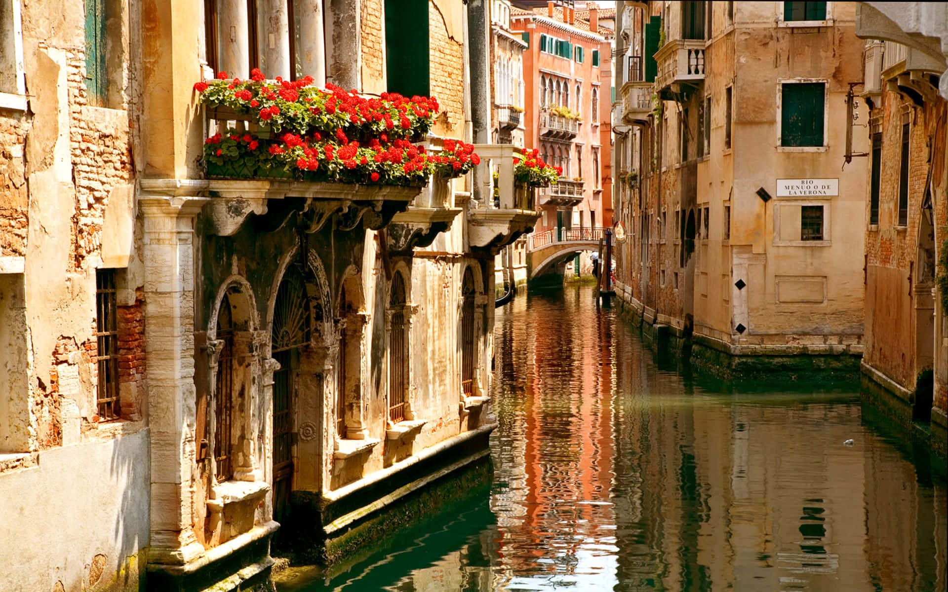 Explore the beauty of Italy