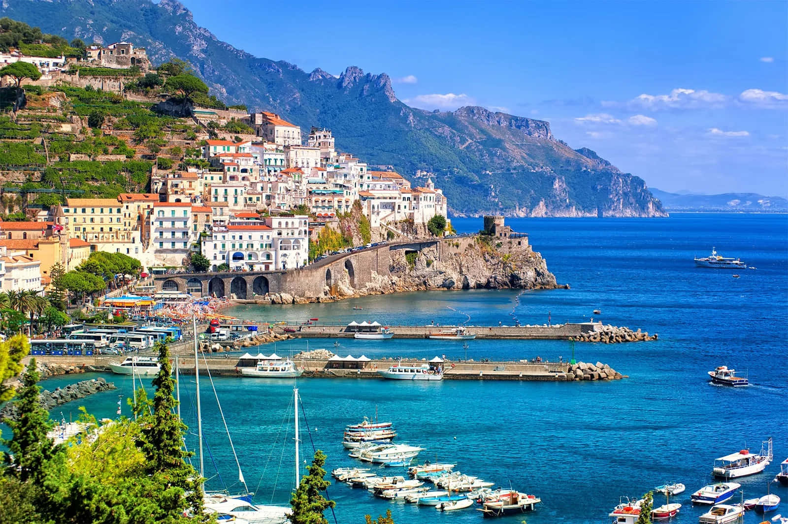 Früheblühende Toskanische Landschaft In Italien