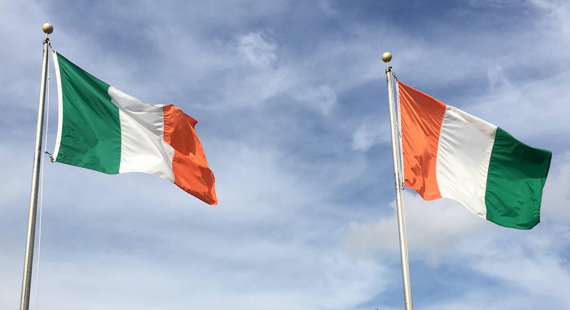 Banderade Costa De Marfil E Irlanda. Fondo de pantalla