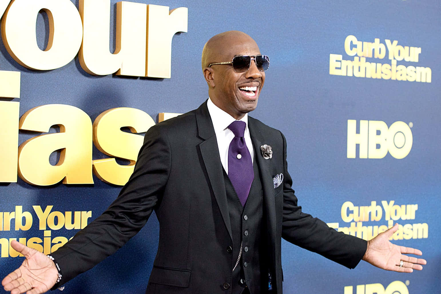 J.B. Smoove looks gleefully at a camera Wallpaper