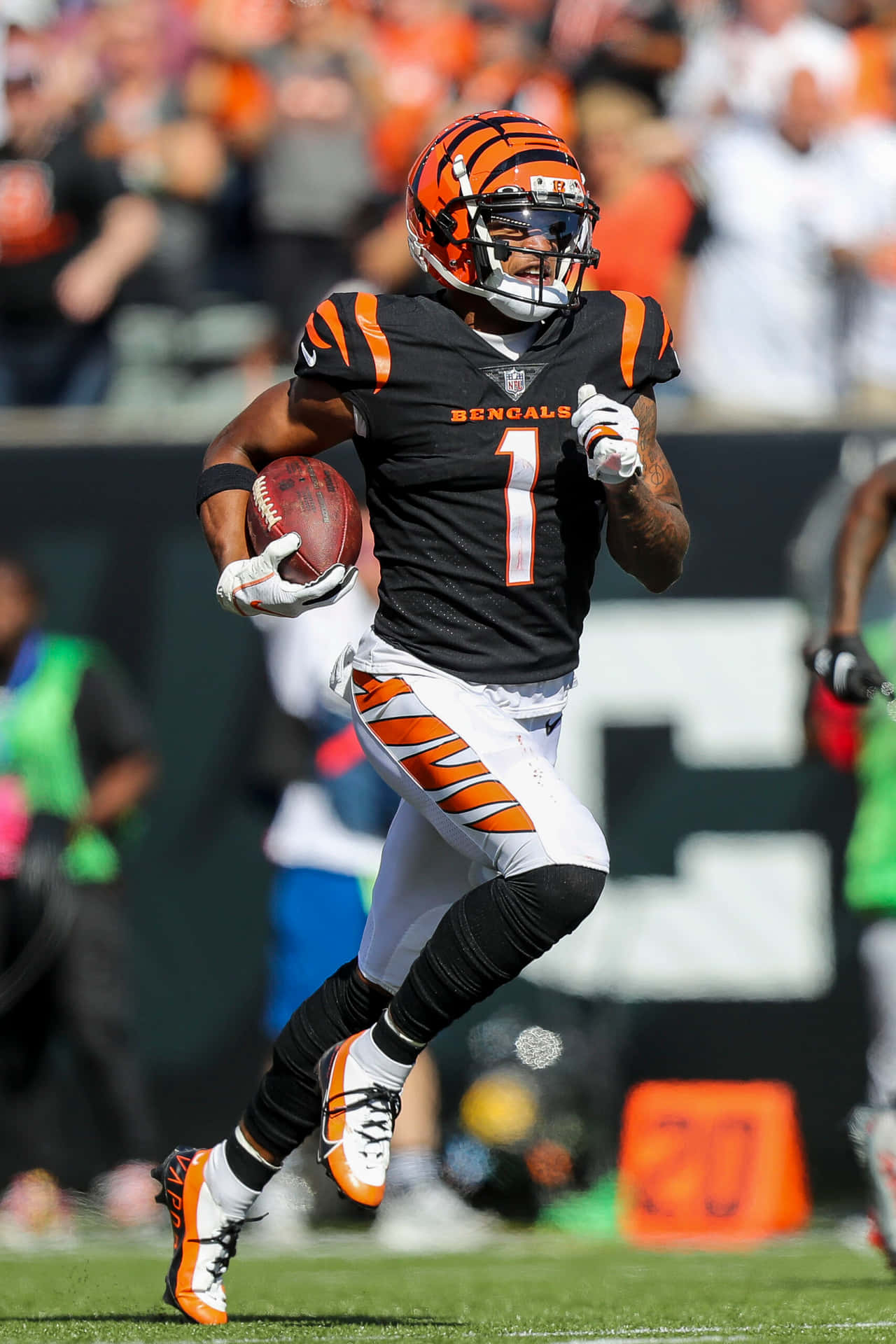 Ja Marr Chase Cincinnati Bengals Game Action Wallpaper