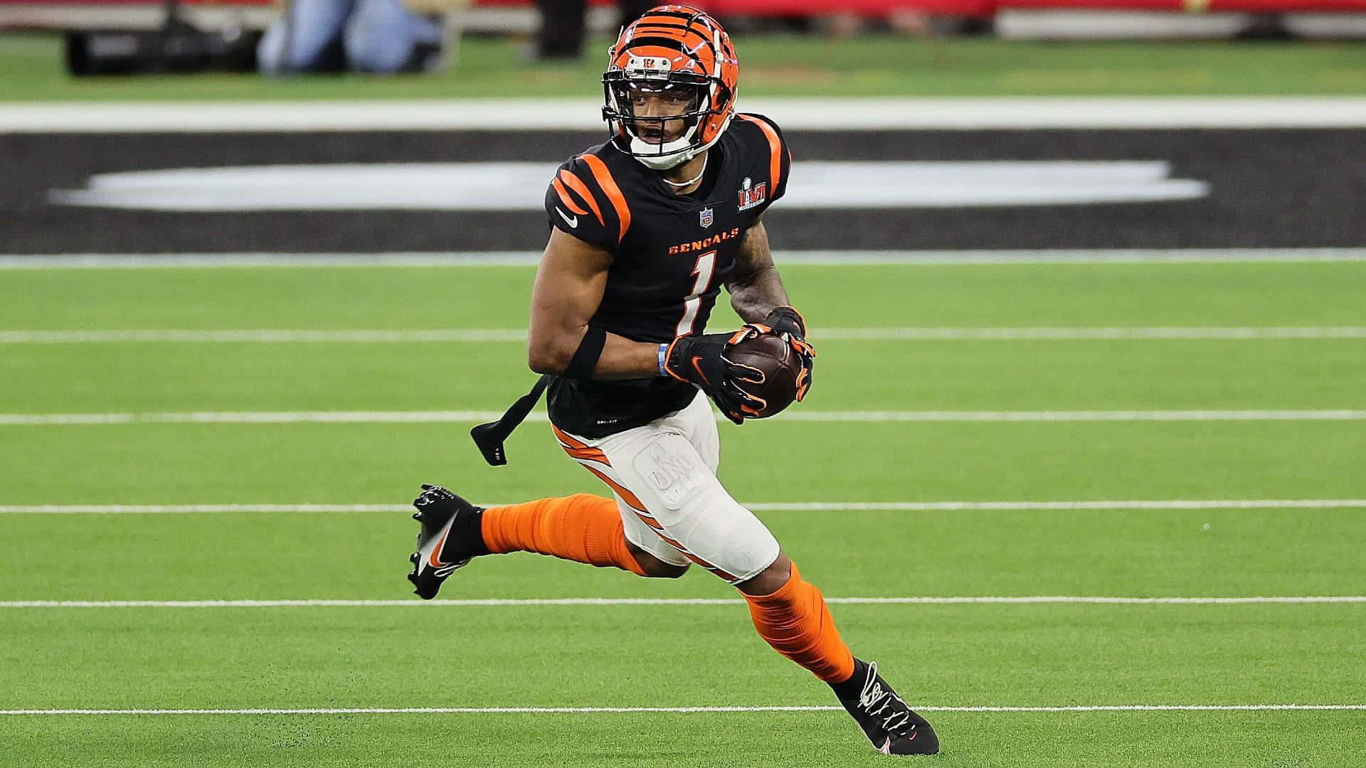 Ja Marr Chase Cincinnati Bengals Game Action Wallpaper