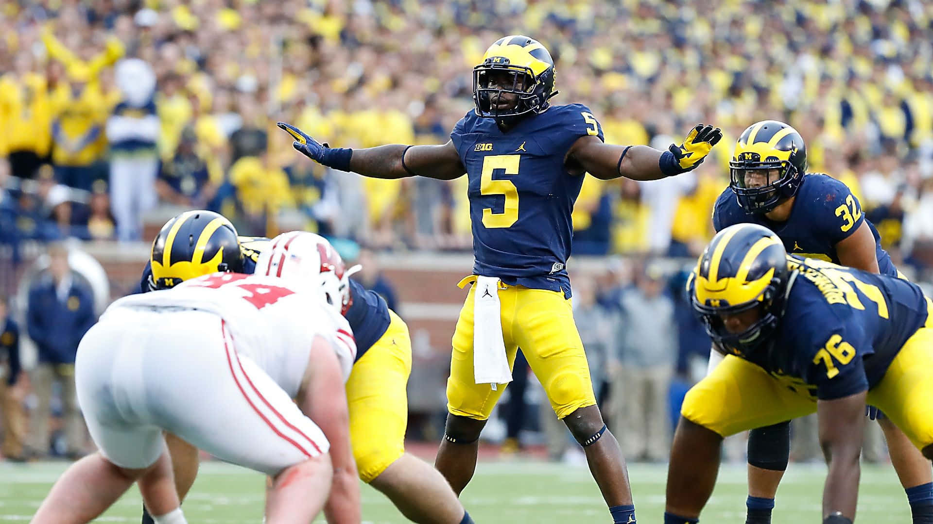Jabrill Peppers Defensive Stance Michigan Football Wallpaper