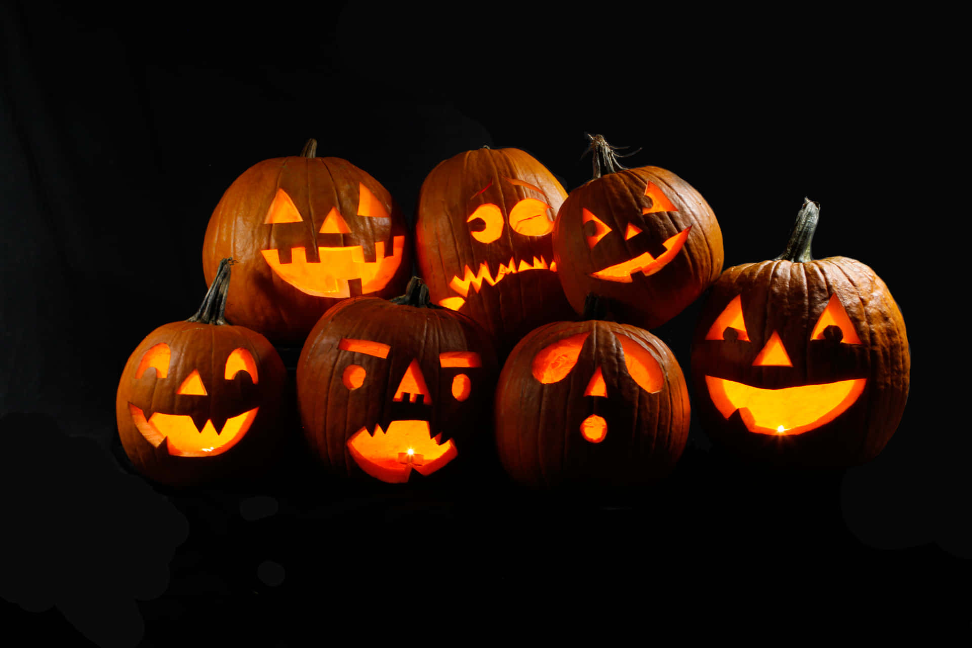 ¡unaespeluznante Calabaza De Halloween Lista Para Iluminar La Noche!