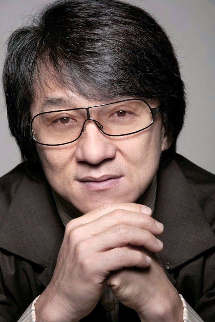 Pettinaturacon Ciuffo Di Lato Di Jackie Chan Sfondo