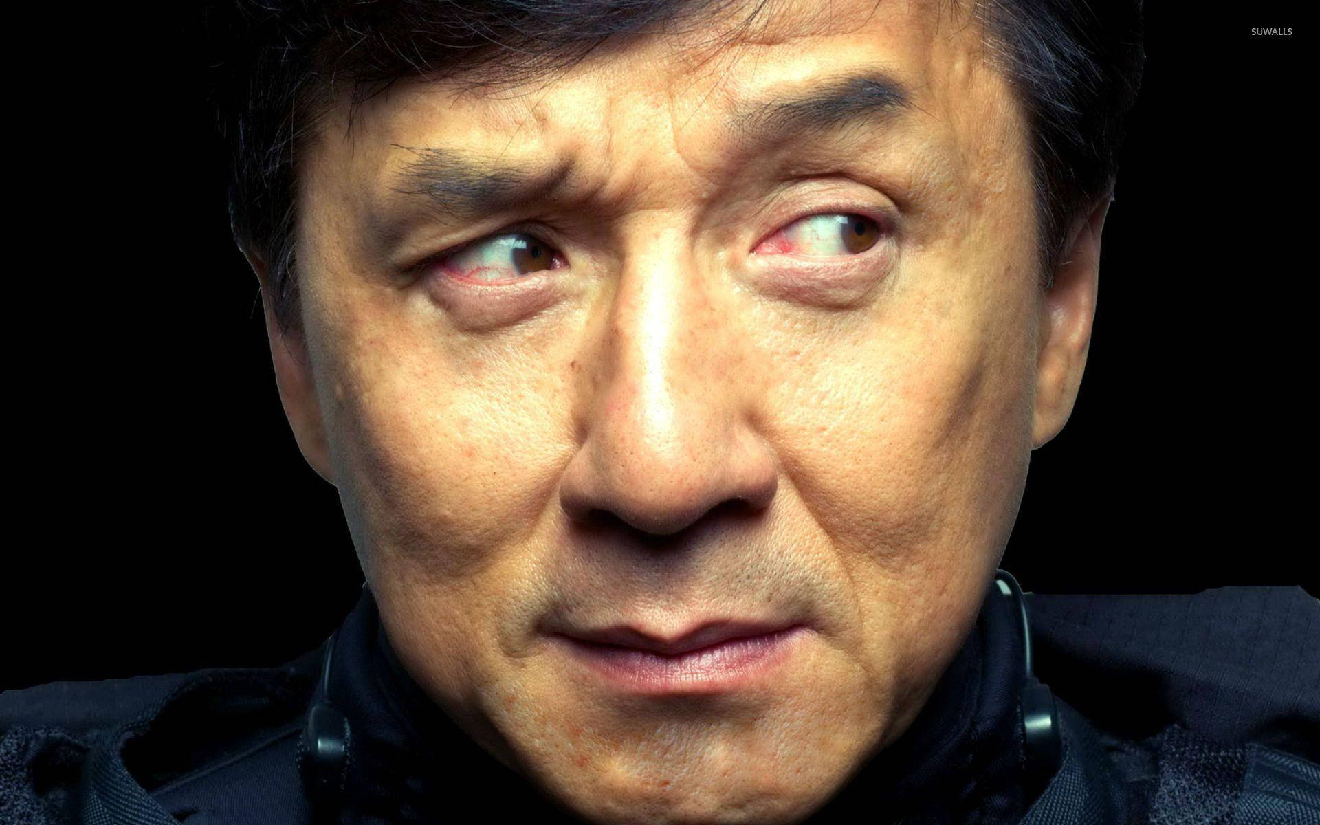 Jackie Chan Skeptiske Ansigt Tapet Wallpaper