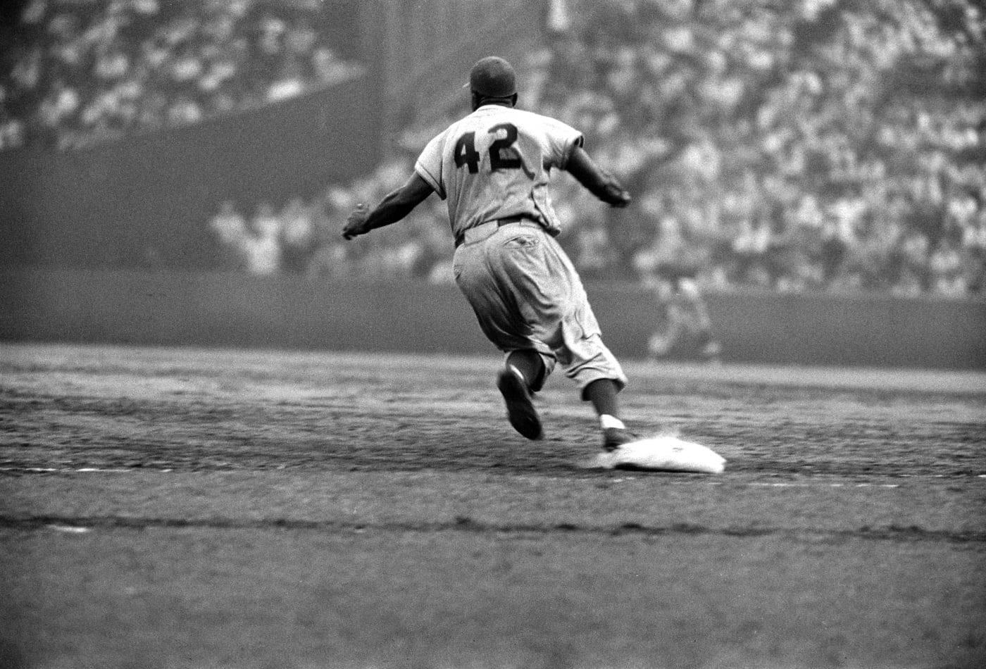 Jackie Robinson In Action Wallpaper