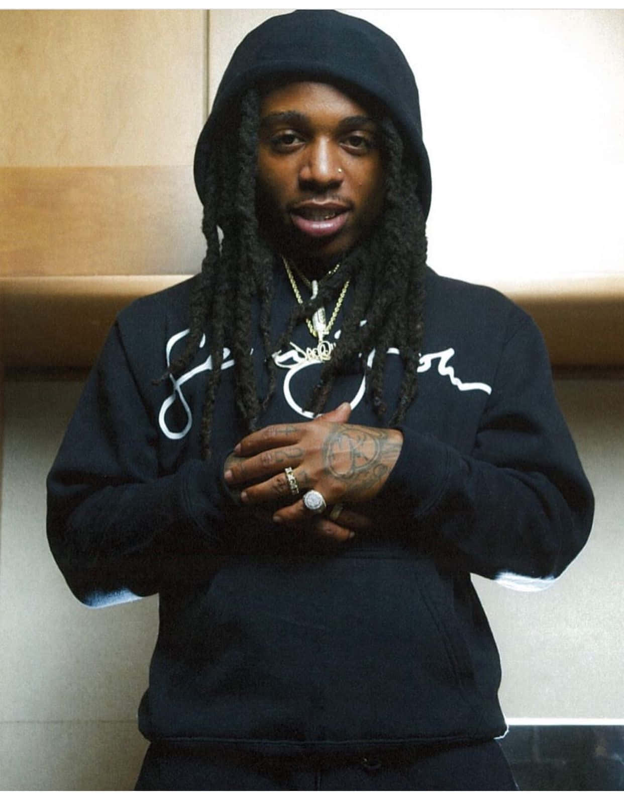 Jacquees Stylish Black Hoodie Wallpaper