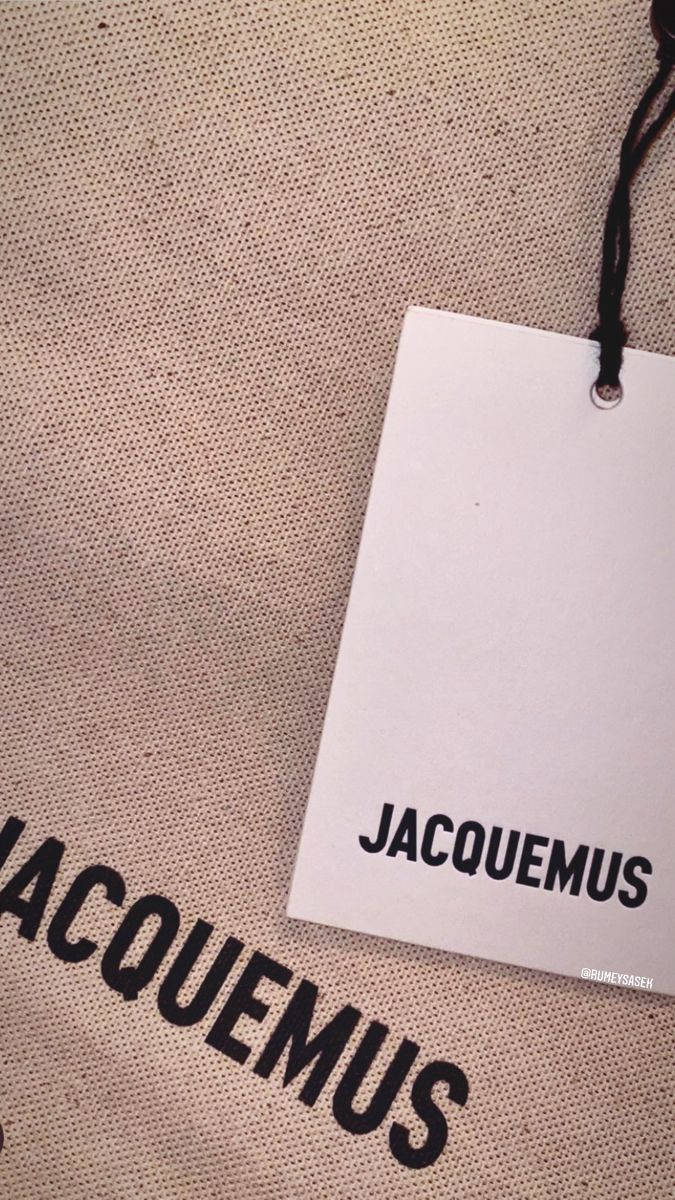 Estéticade Jacquemus Con Logo Fondo de pantalla