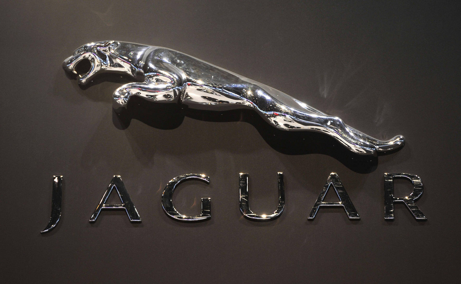 Gleaming Jaguar Car Logo on a Matte Background Wallpaper