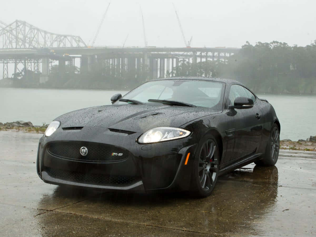 Fond D'écran Jaguar X K Jour De Pluie Sur Un Pont Fond d'écran