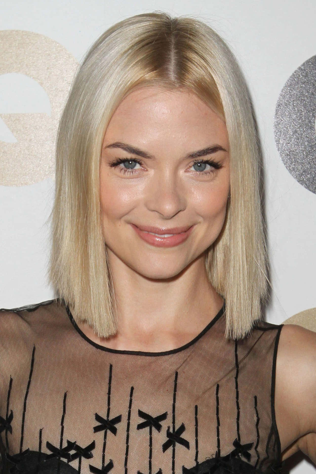 Actress Jaime King dazzling in a stylish outfit Wallpaper