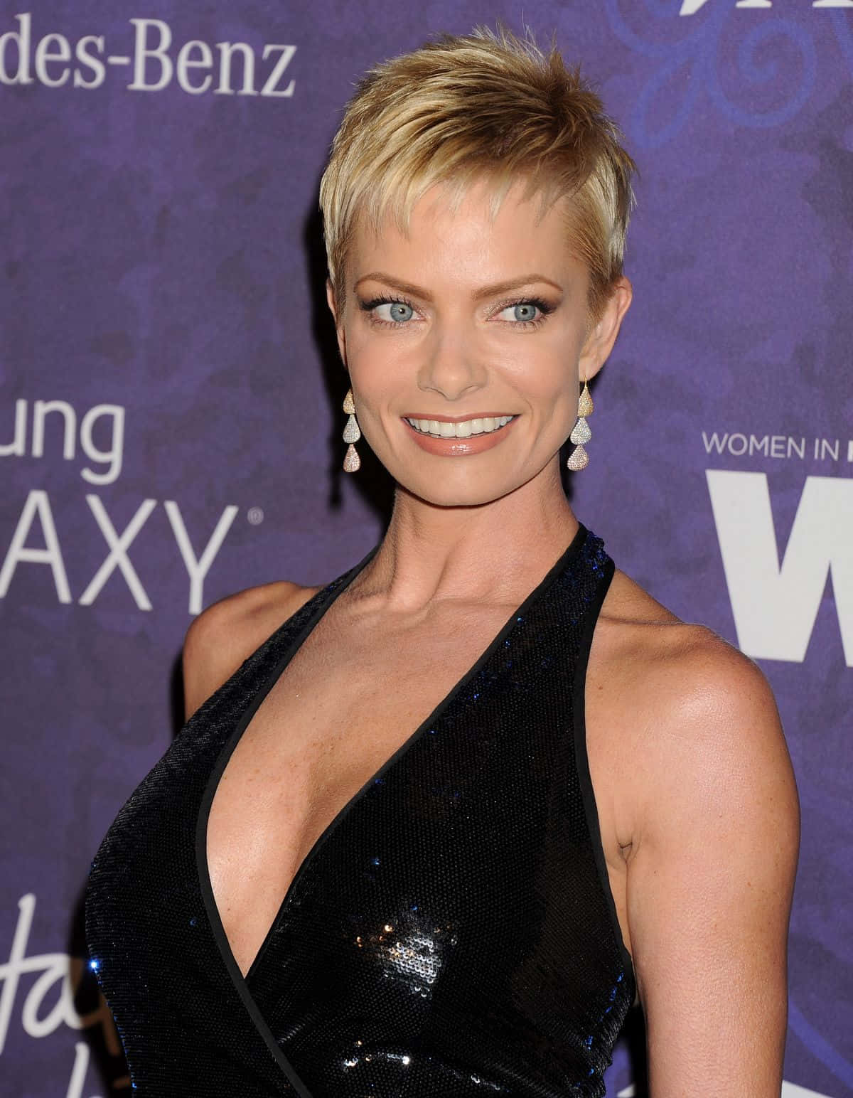 Jaime Pressly striking a pose in a photoshoot Wallpaper