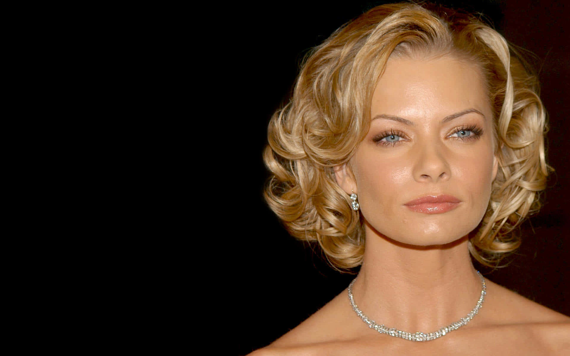 L'actrice Américaine Jaime Pressly Éblouissante Dans Une Séance Photo Époustouflante. Fond d'écran