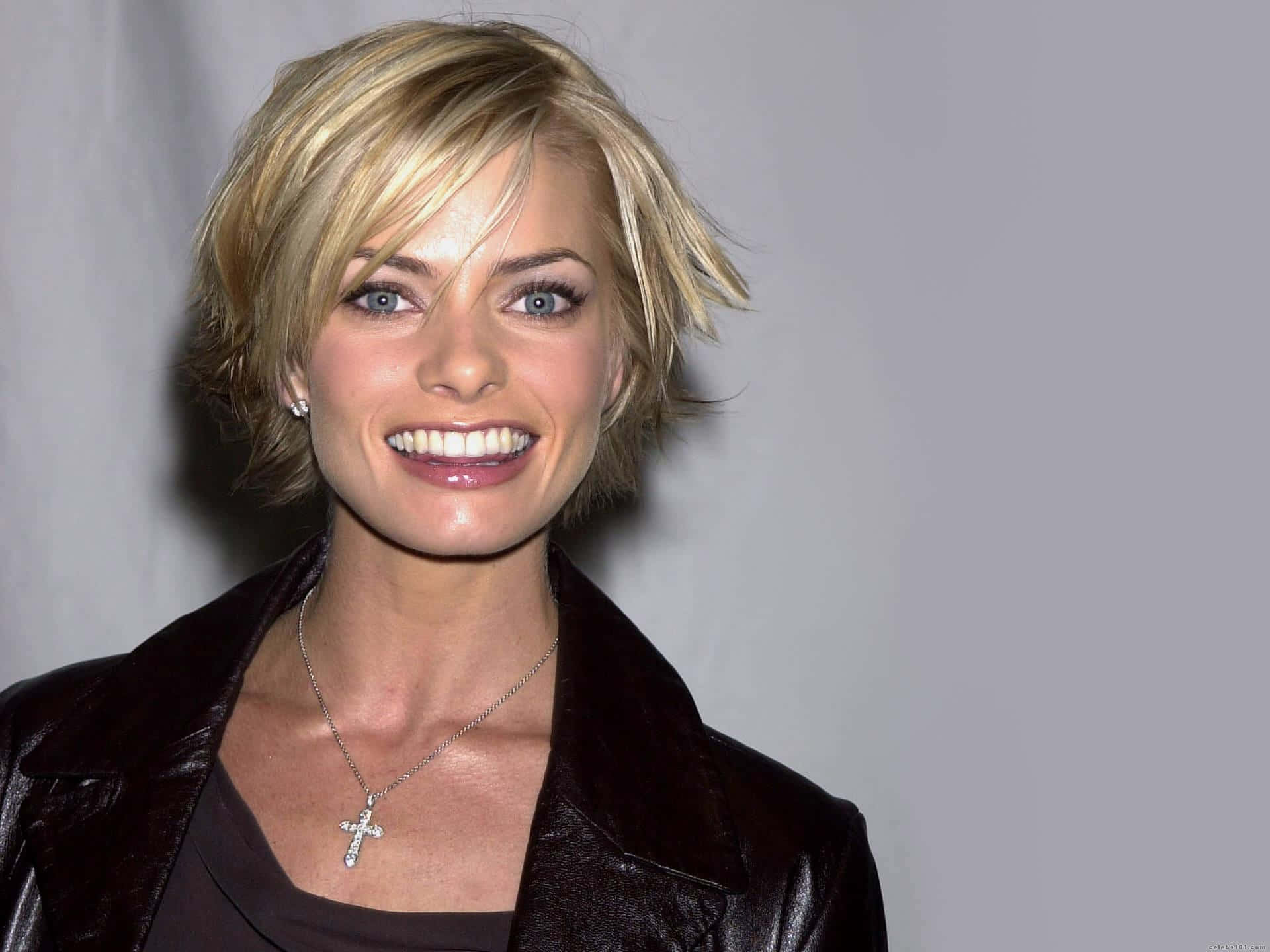 Jaime Pressly striking a pose in a mesmerizing photoshoot Wallpaper