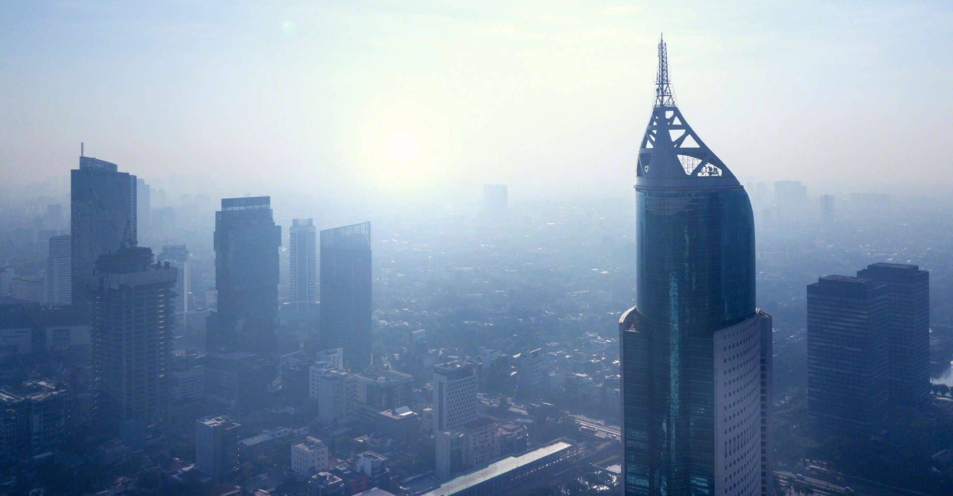 Jakarta City Tower vil give en smuk baggrund til din computer eller mobil. Wallpaper