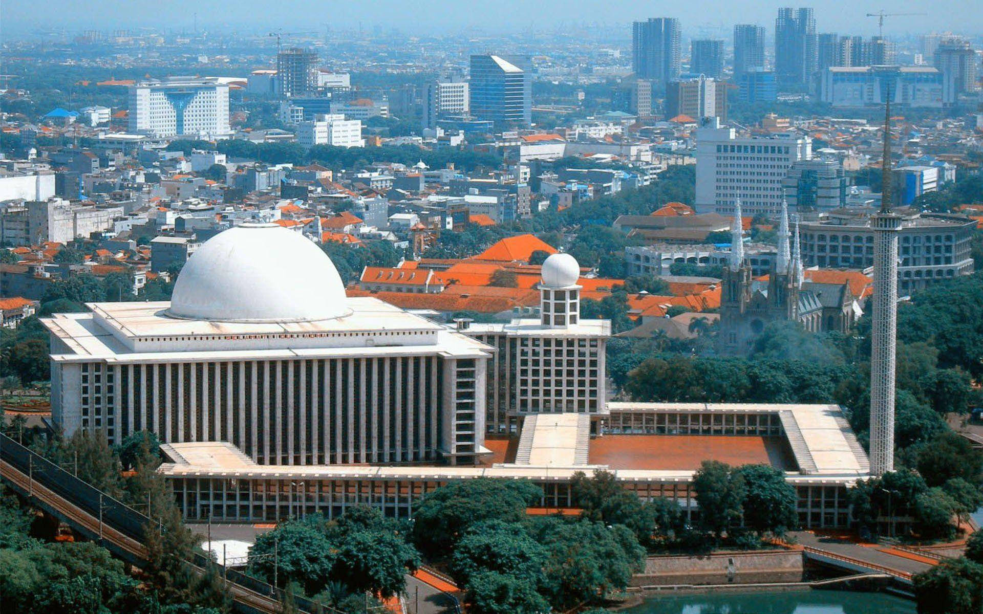 Mezquitade Istiqlal De Yakarta. Fondo de pantalla