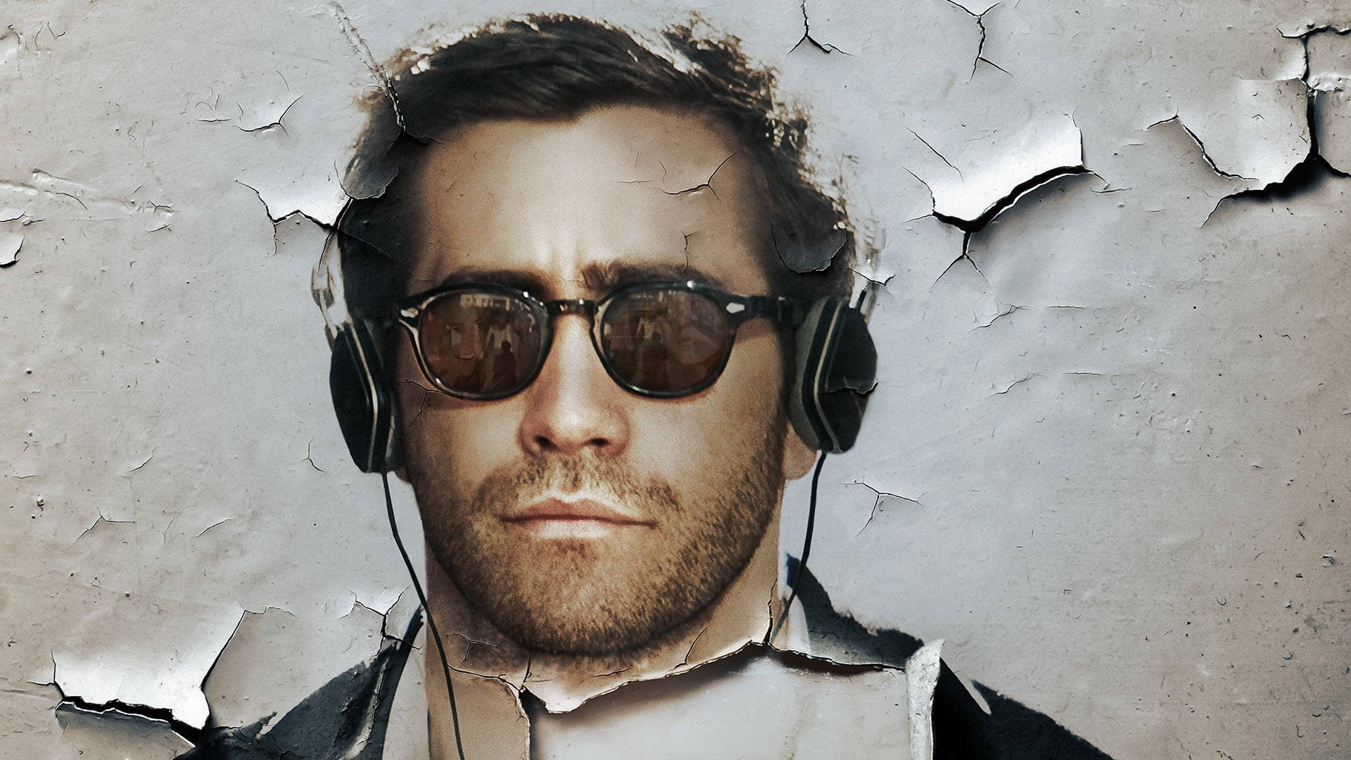 Jake Gyllenhaal With Headphones Wallpaper