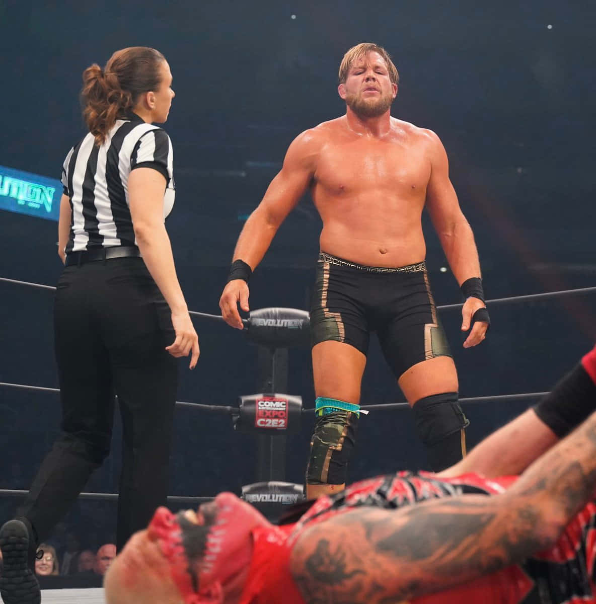 Jake Hager med Aubrey Edwards og modstander Brian Cage til AEW Dynamite Wallpaper