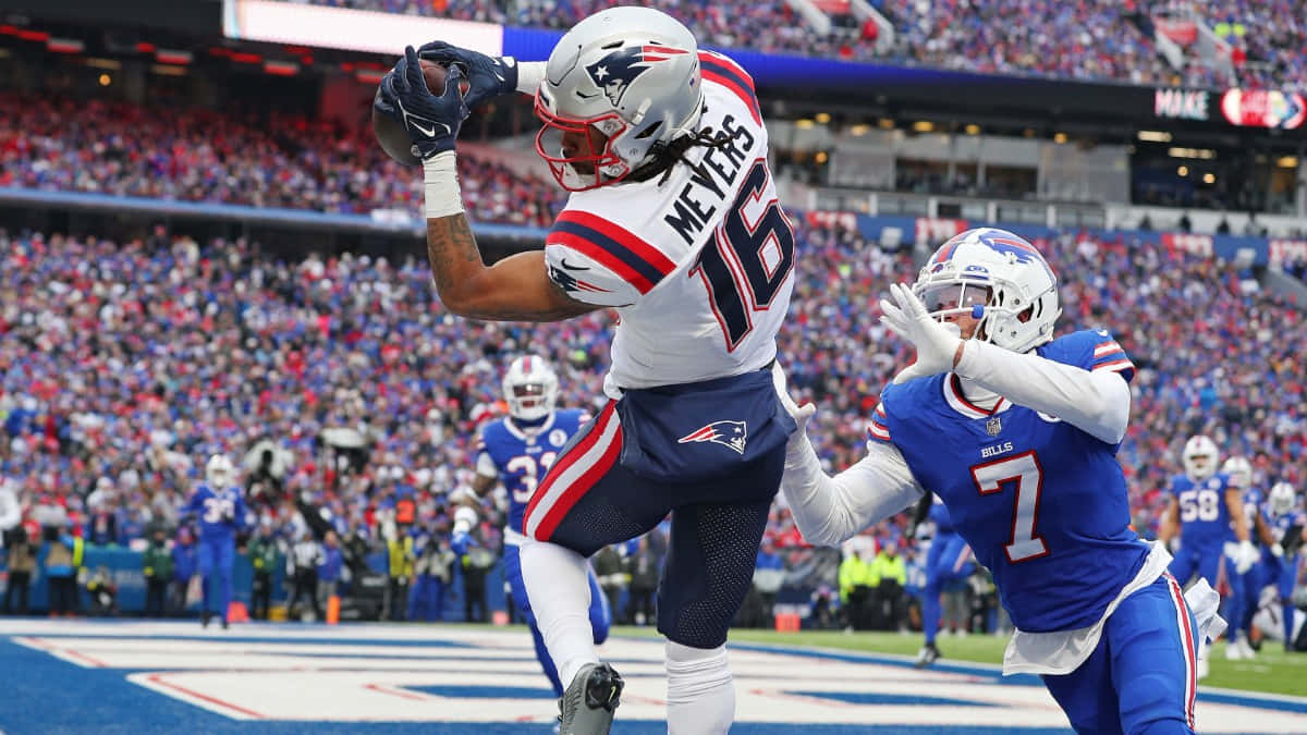 Jakobi Meyers Catching Football During Game Wallpaper