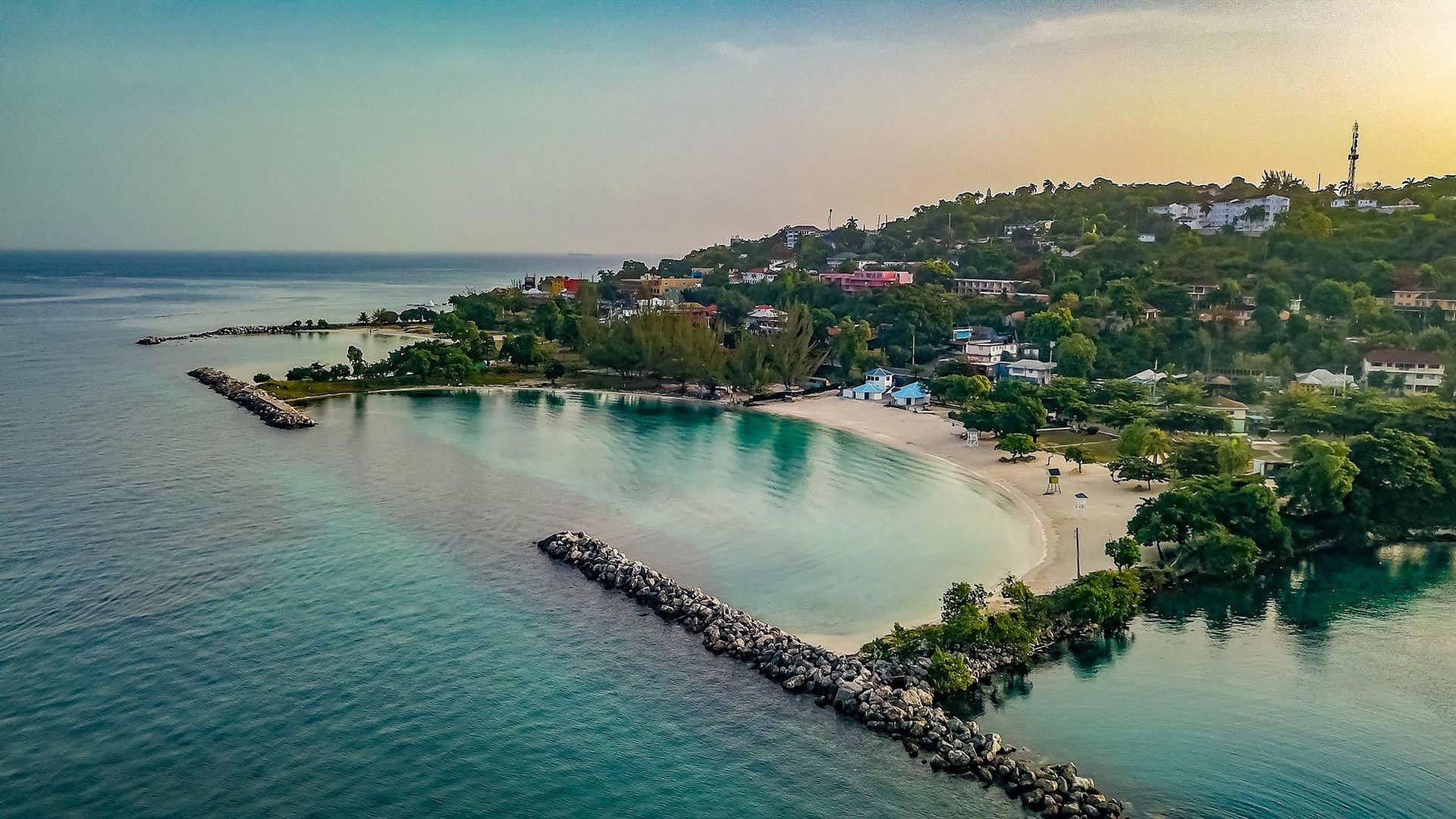 Curvade La Playa De Jamaica Fondo de pantalla