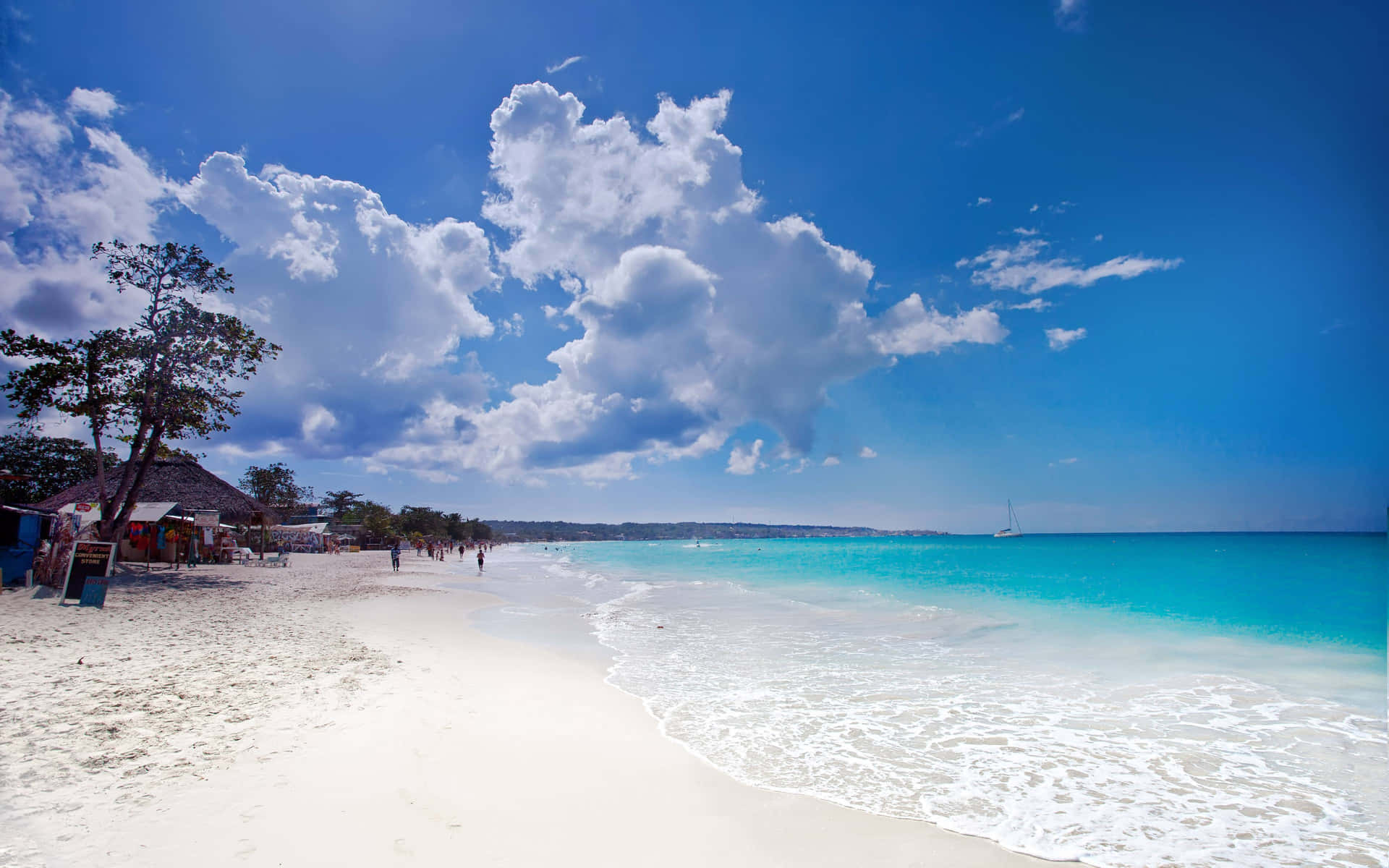 A beach in Jamaica that invites you to relax and enjoy the natural beauty