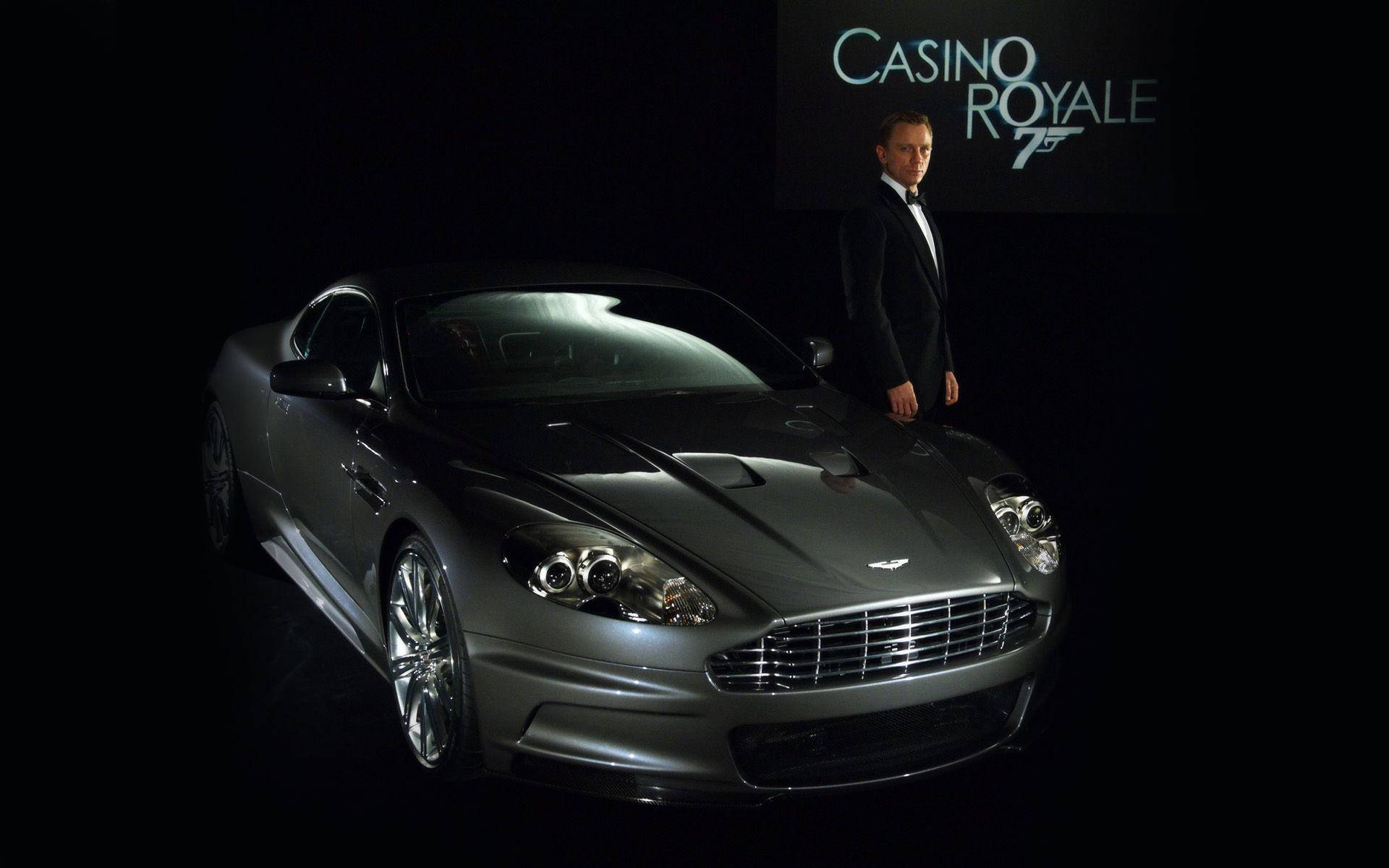 James Bond Con Auto Sportiva Sfondo