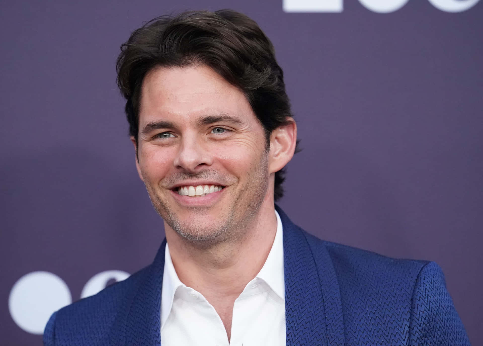 Hollywood Acteur James Marsden In Portretweergave Achtergrond