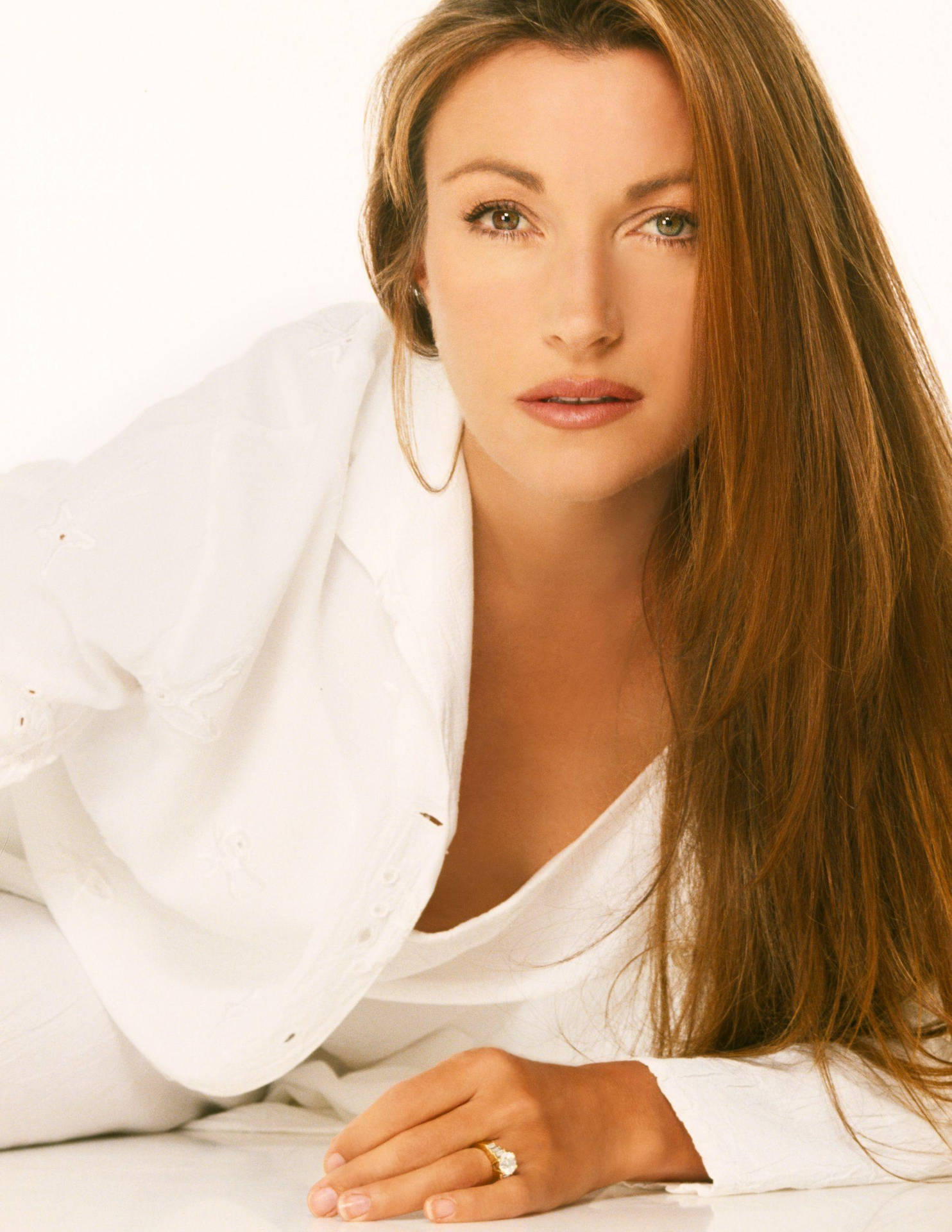 Jane Seymour i en sexet hvid top Wallpaper