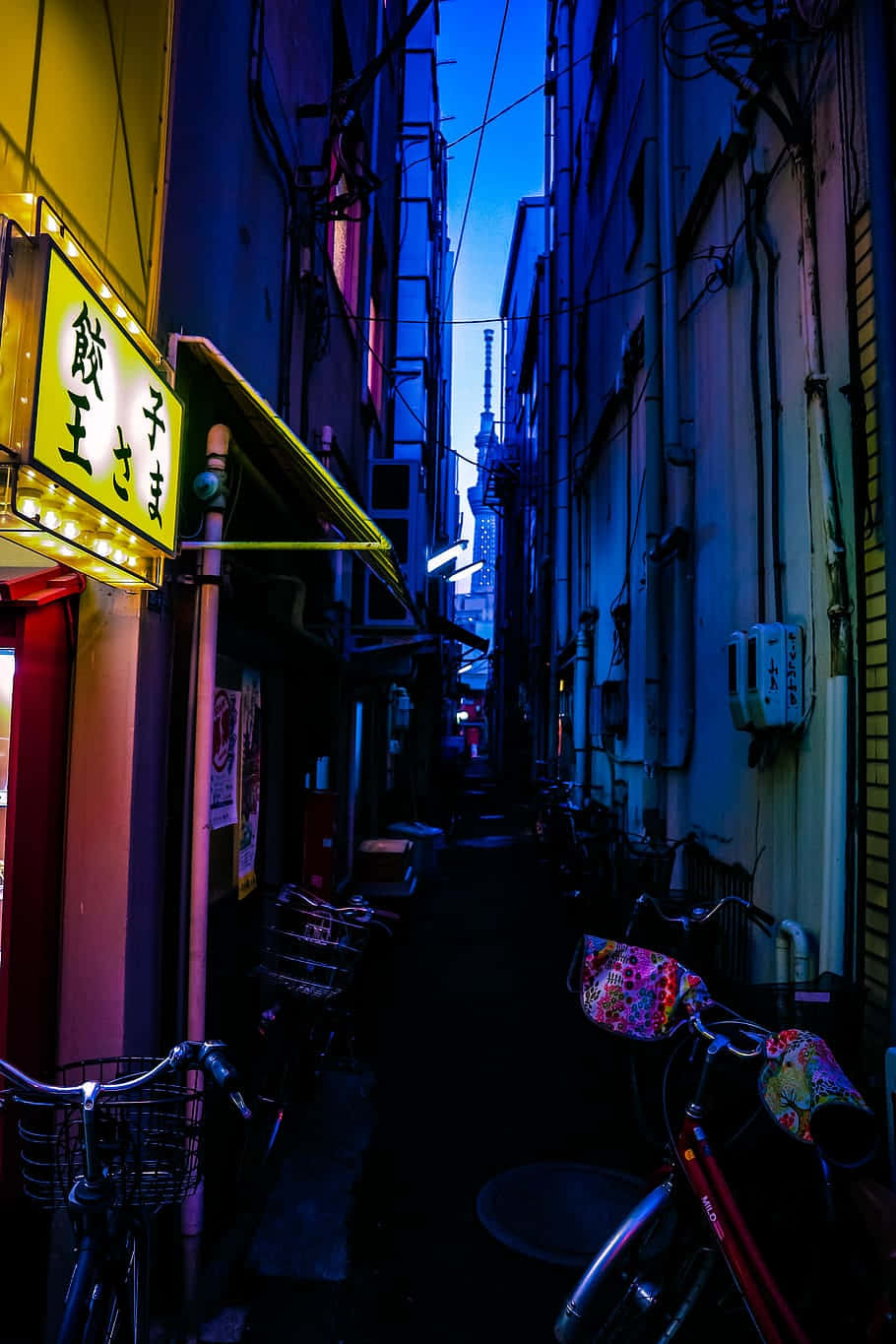 Dynamic night scene of Tokyo in a Cyberpunk themed Japan Wallpaper