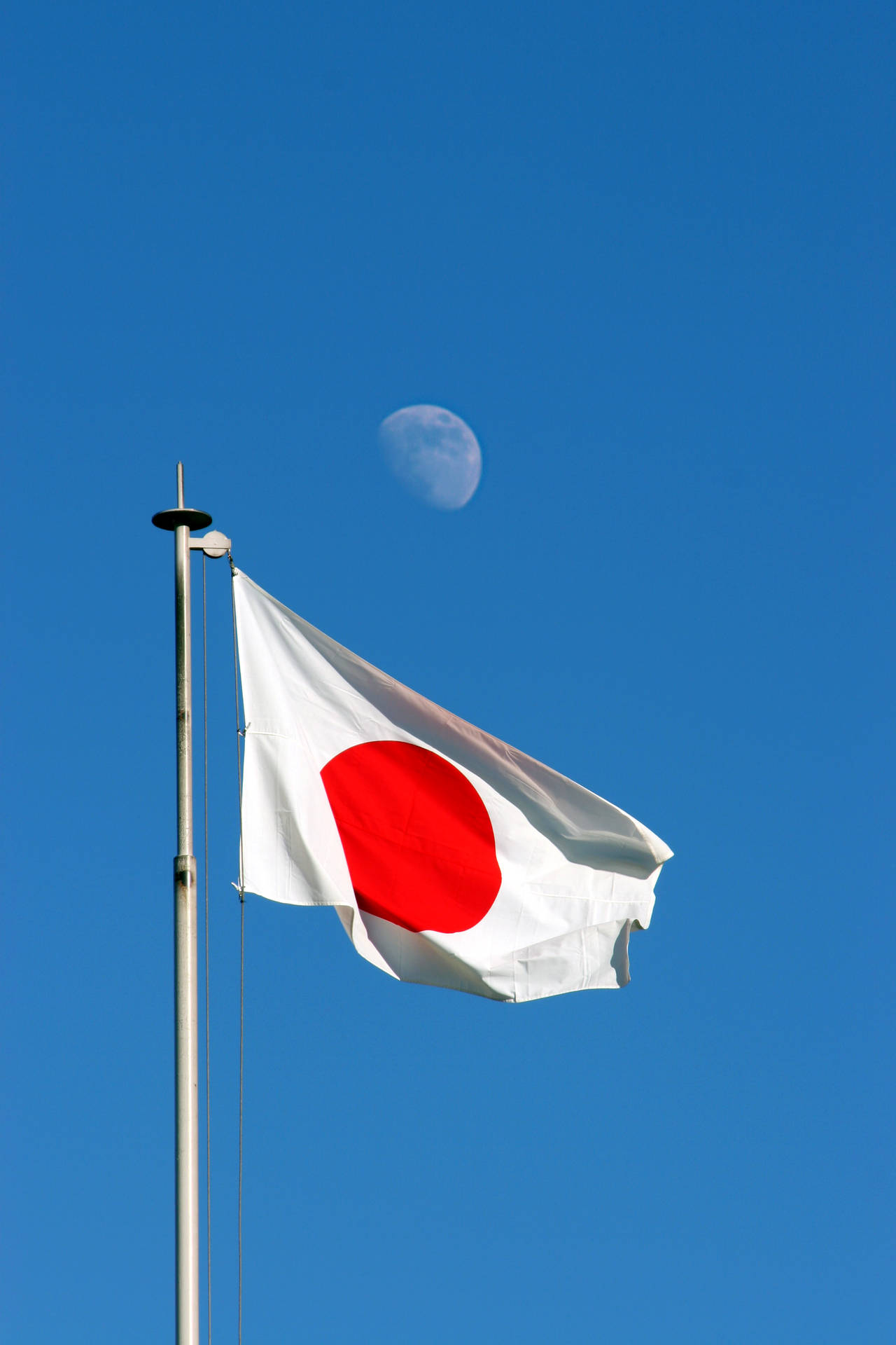 Bandiera Del Giappone Con La Luna Dietro Sfondo