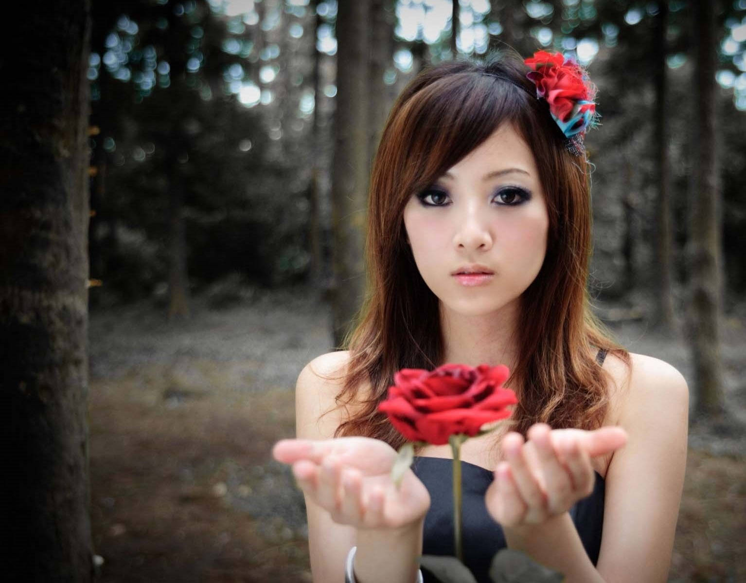 Japan Forest Girl Red Rose Background