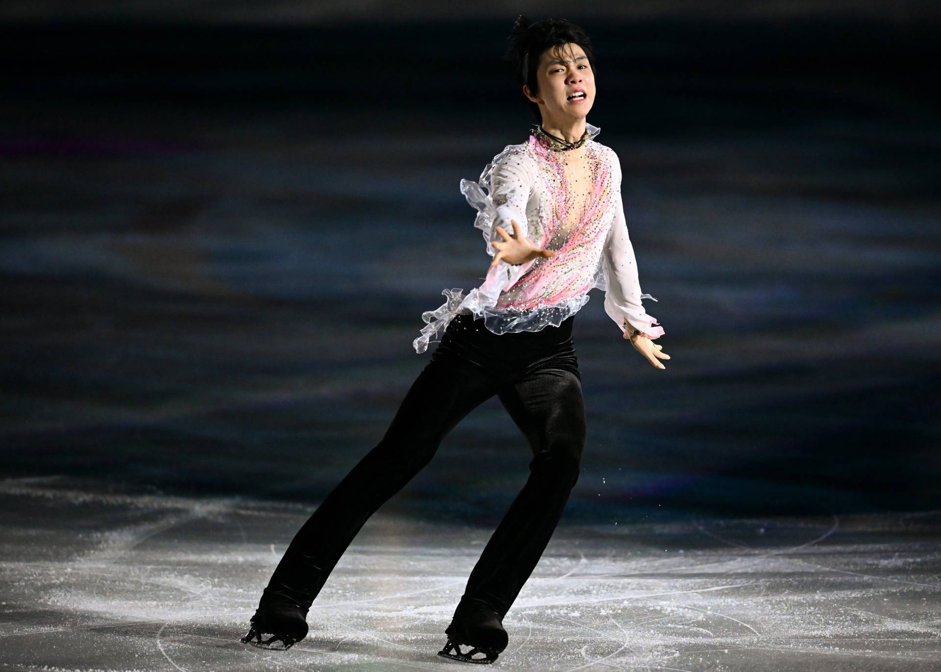 Atletadi Pattinaggio Artistico Giapponese Yuzuru Hanyu Alle Olimpiadi Invernali. Sfondo