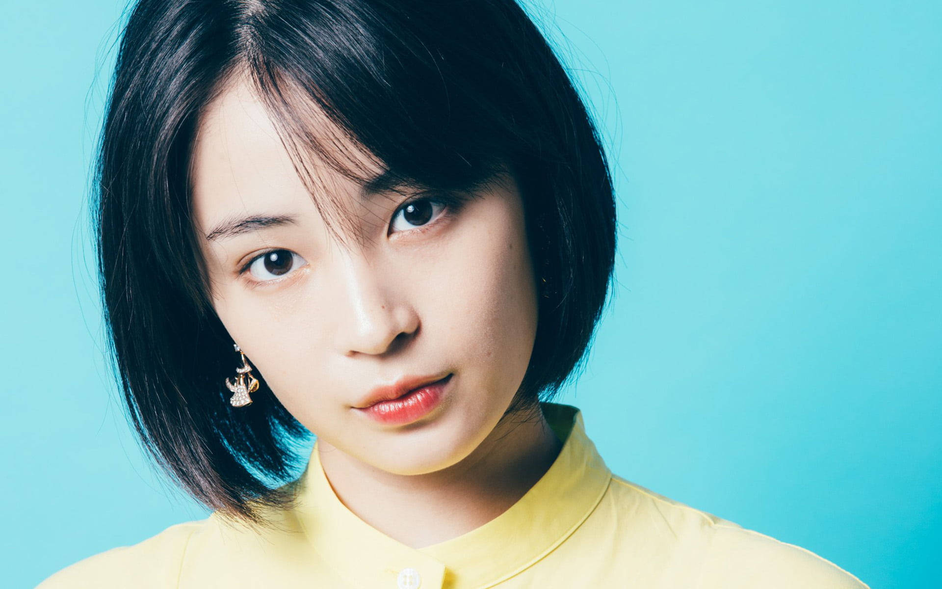 Japanese Girl With Short Hair Wallpaper