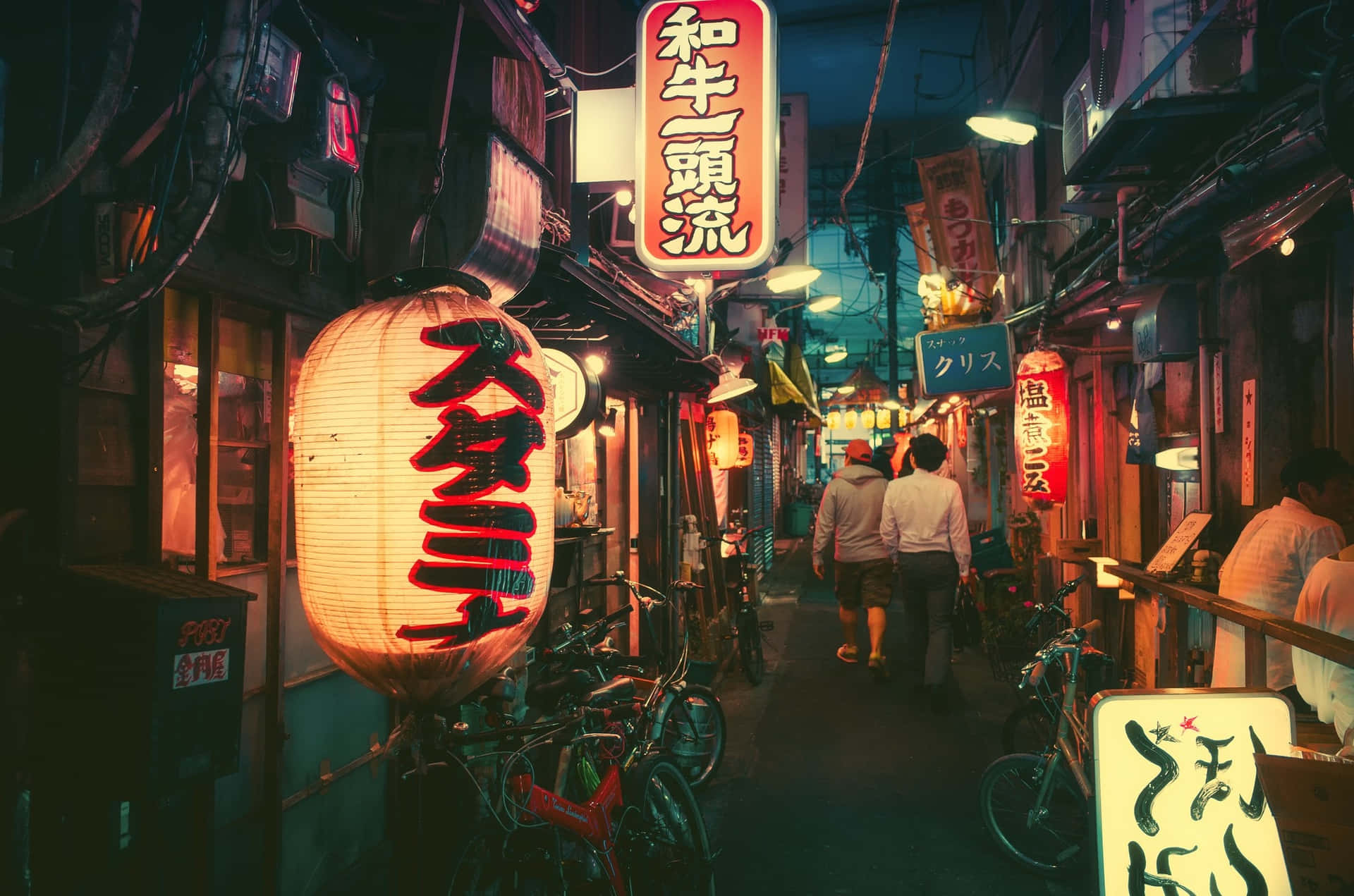 Neonlys Lyser Gaderne I Japan Op Wallpaper