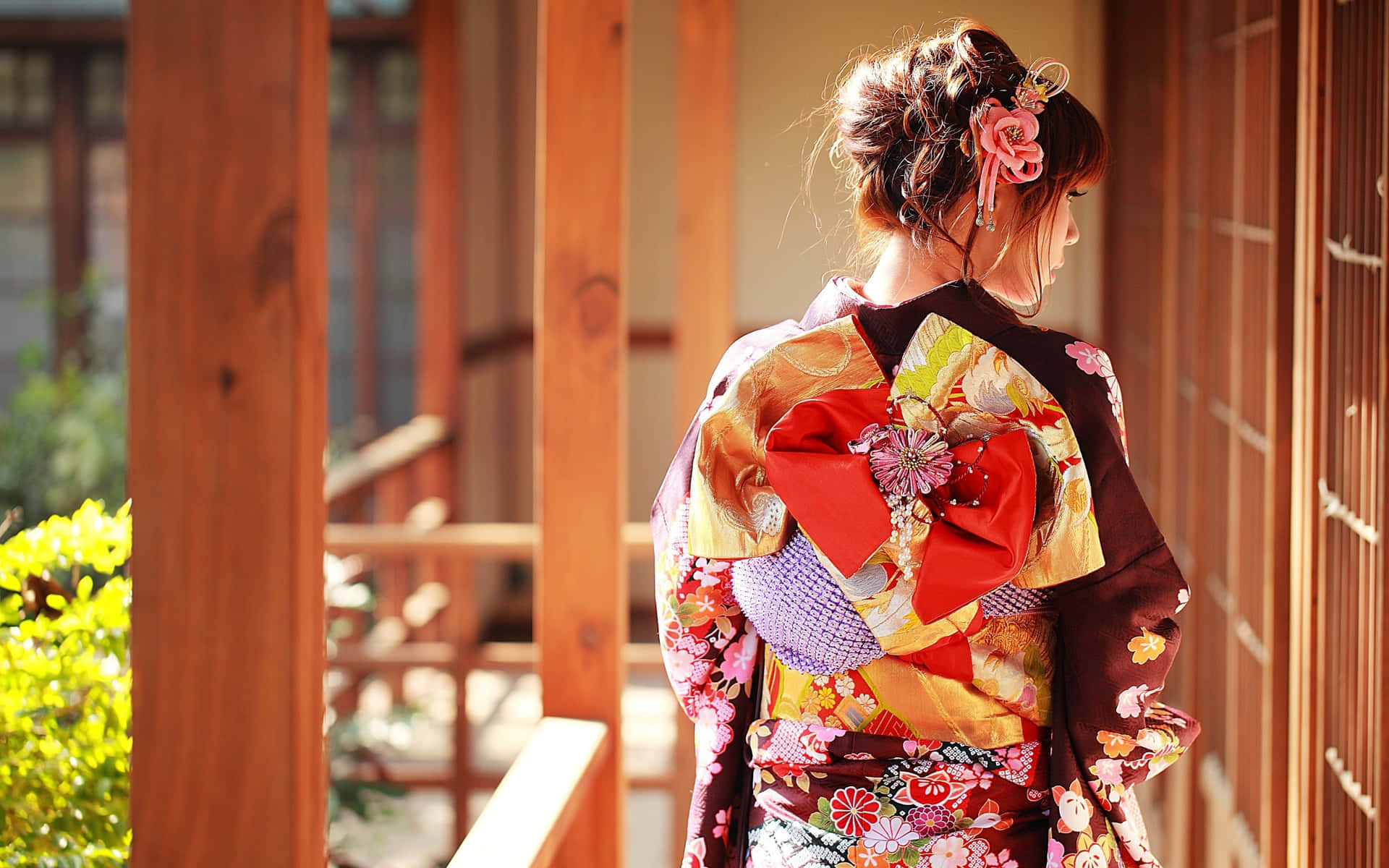 Japanese Women In Kimono Wallpaper