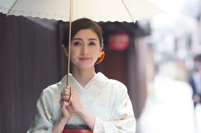Japanese Women In White Kimono Wallpaper