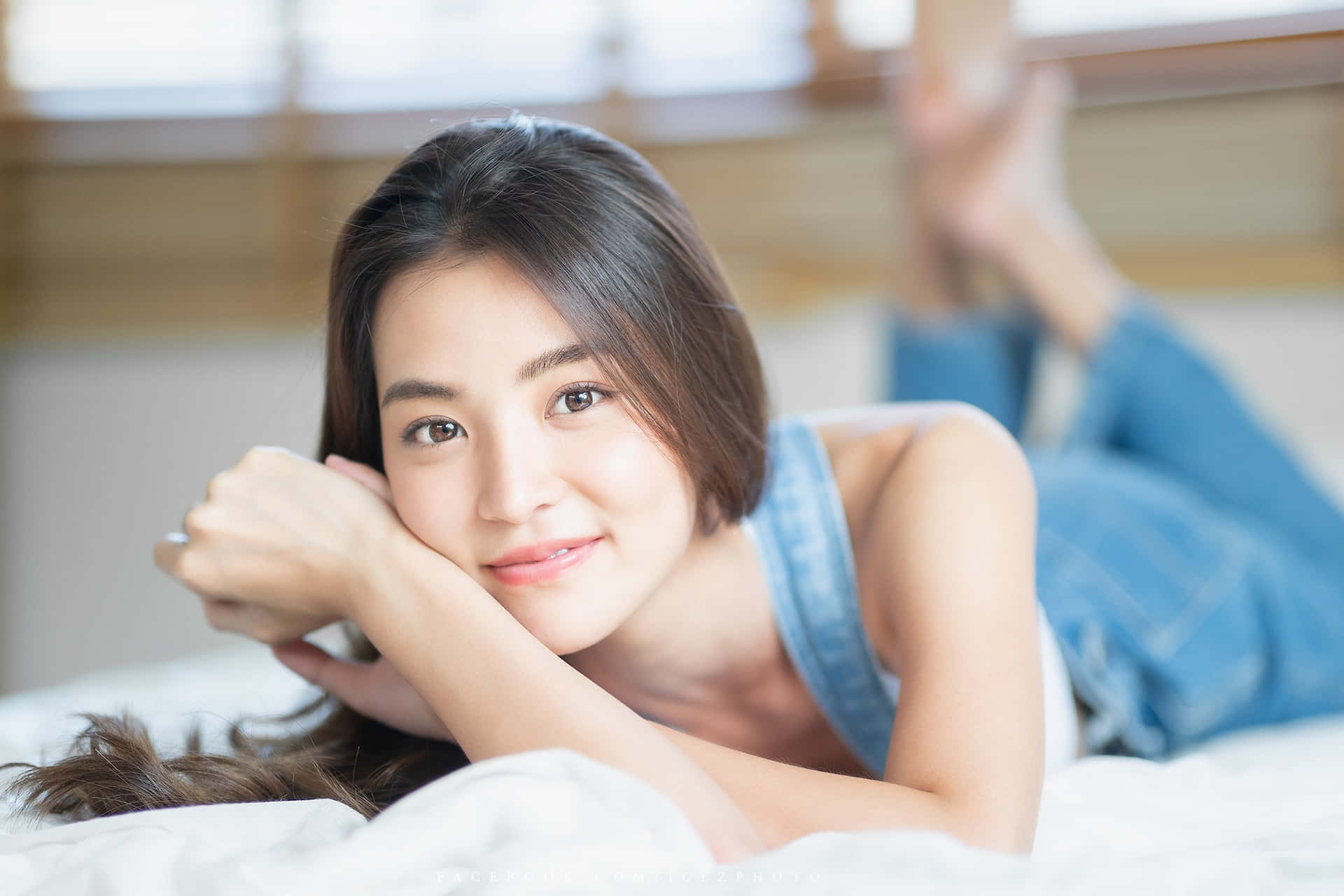 Japanese Women Lying On Bed Wallpaper