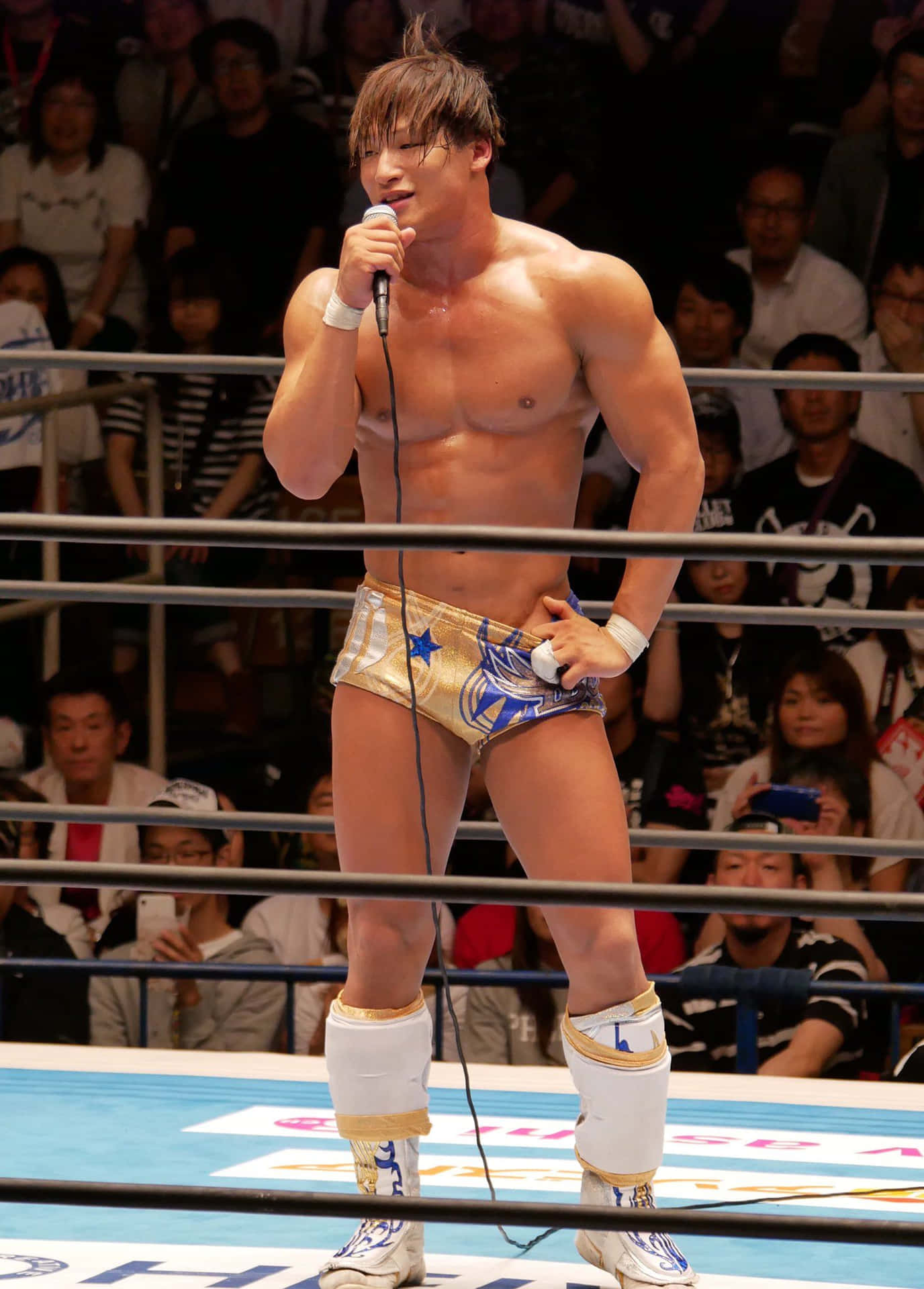 Japanese Wrestler Kota Ibushi Talking To The Crowd Wallpaper