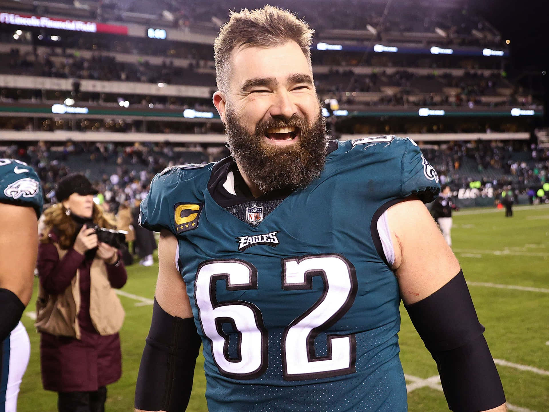 Jason Kelce in action during a thrilling football game Wallpaper