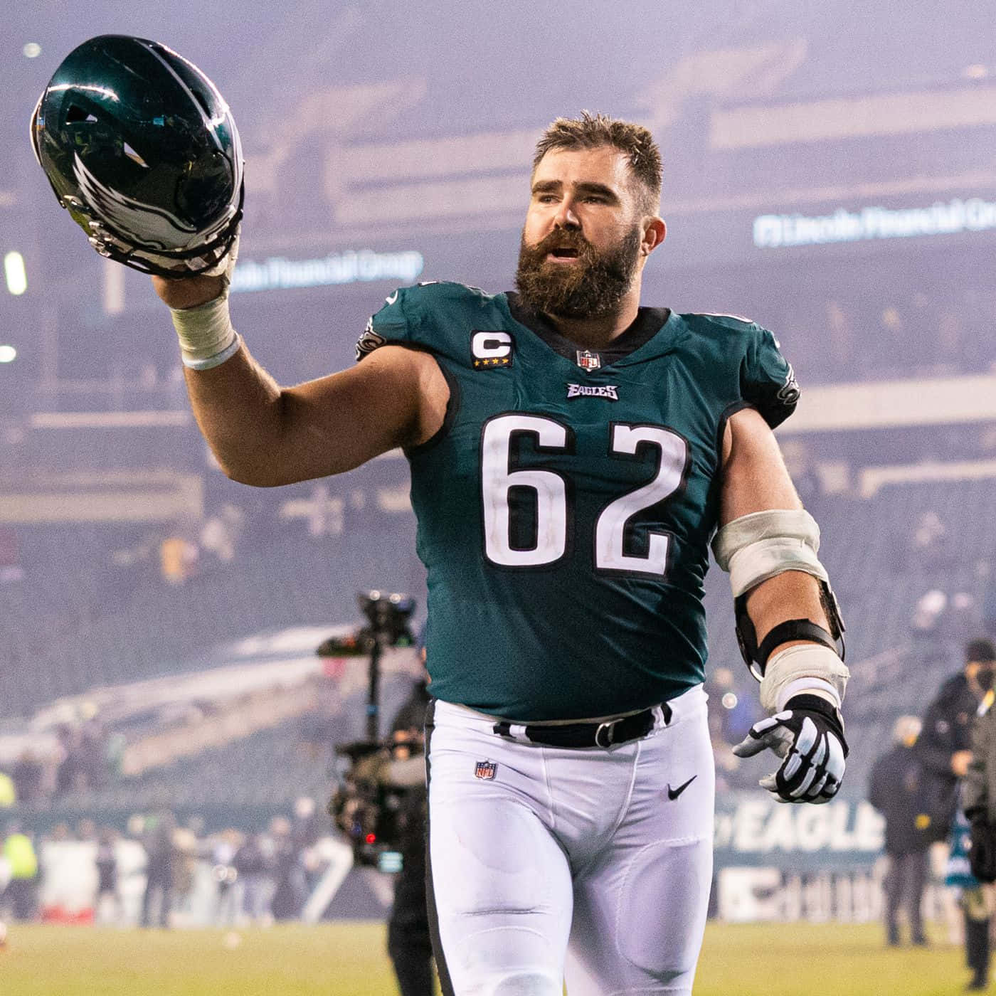 Jasonkelce En Acción En El Campo Fondo de pantalla