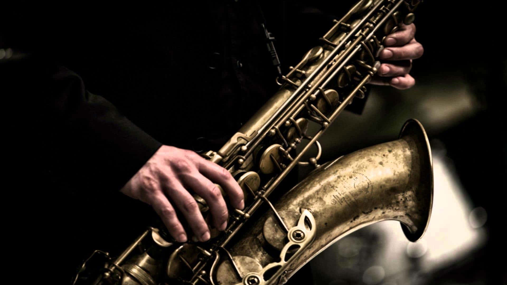 Eineperson Spielt Saxophon.