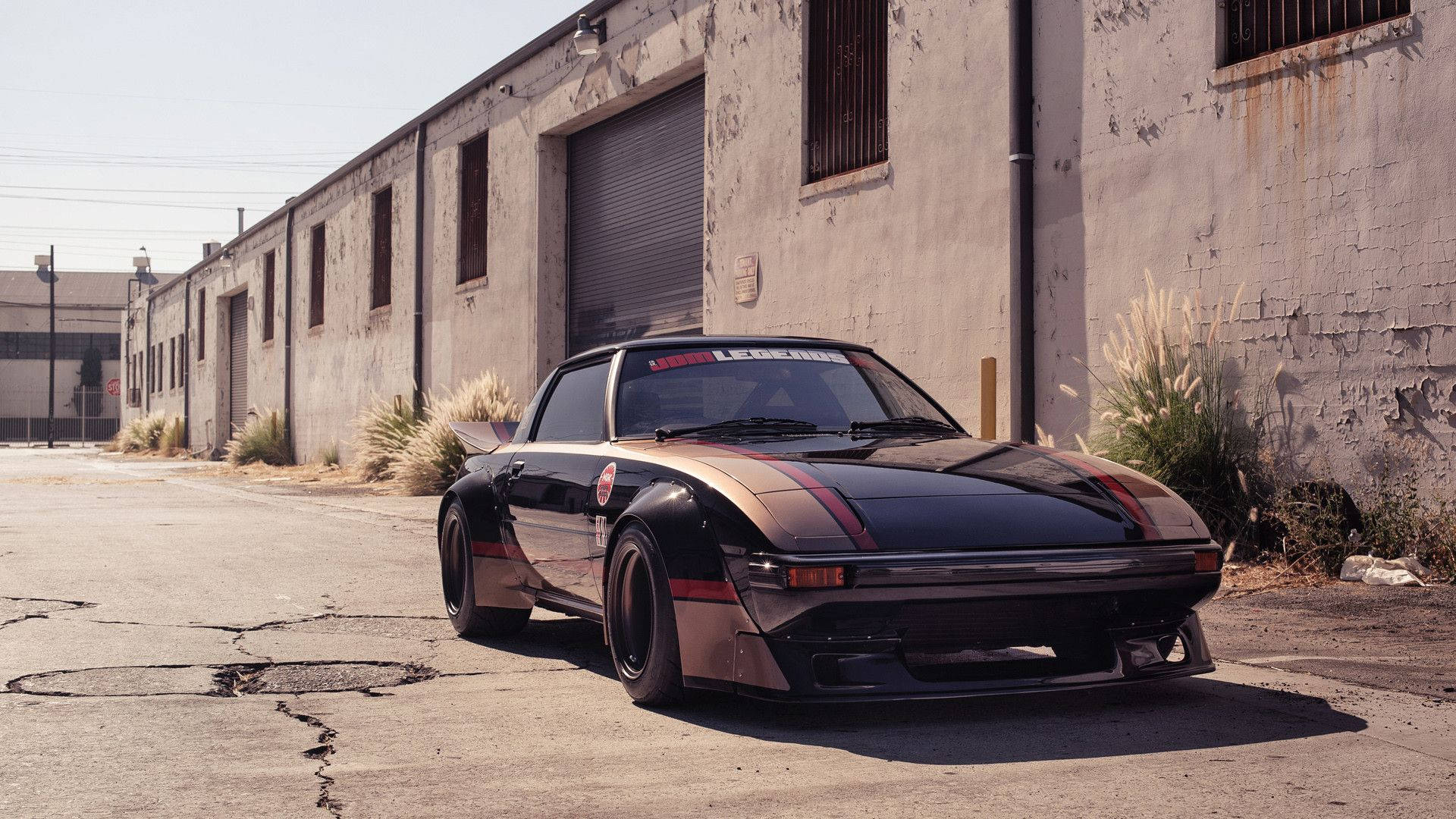 RX-7 legends stand out amongst the crowd Wallpaper