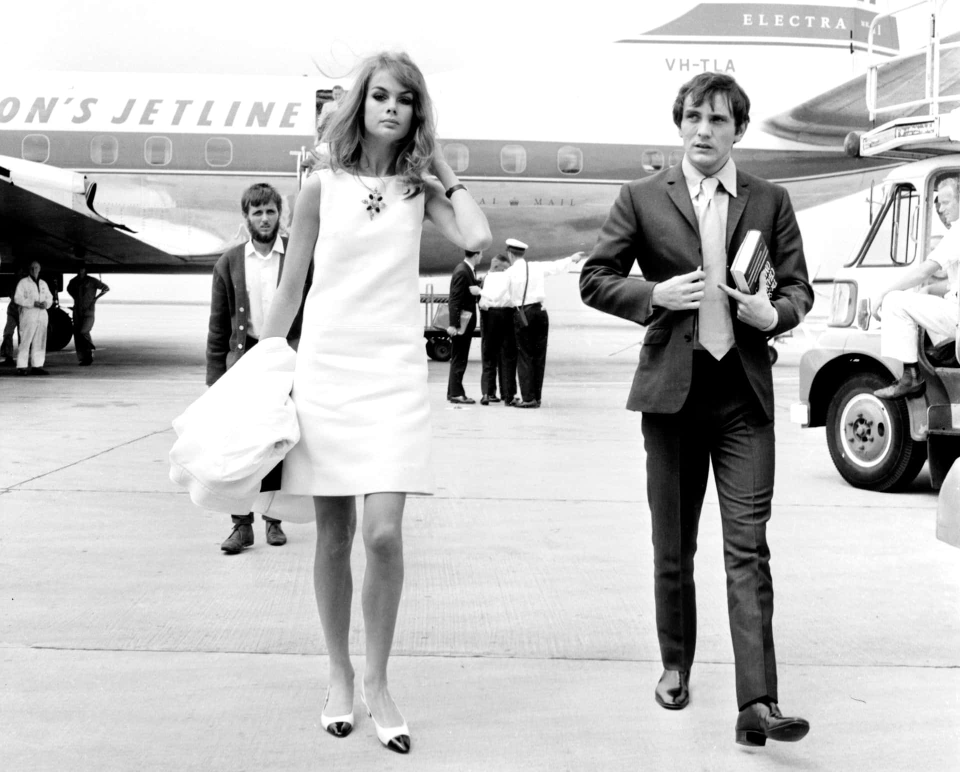 Jean Shrimpton Airport Fashion Icon Wallpaper