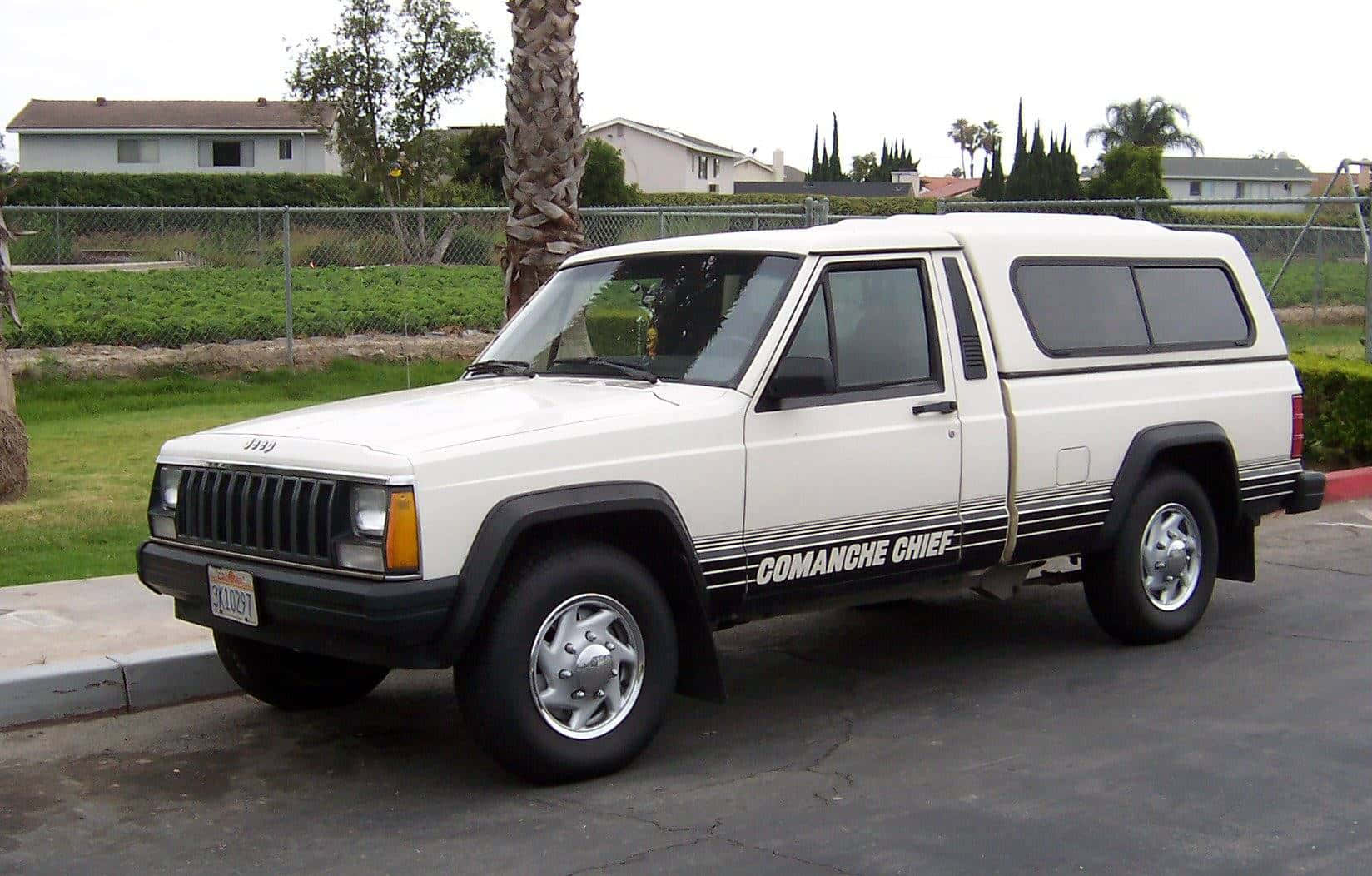 Jeep Comanche: Classic Off-Road Performance Wallpaper