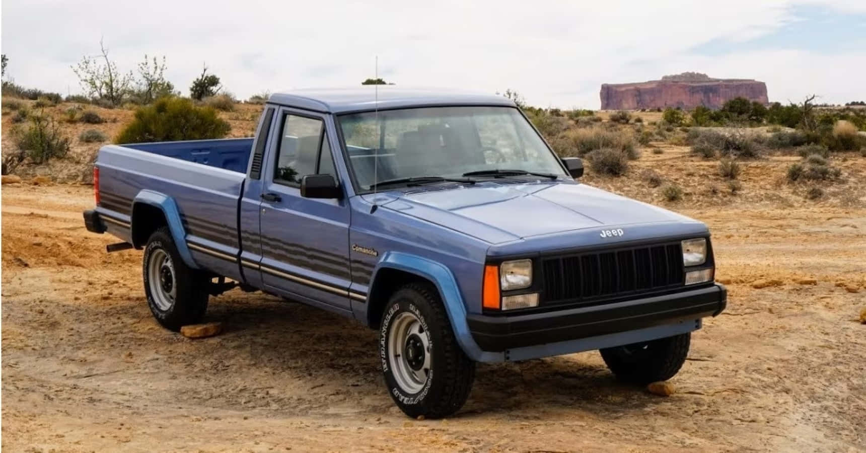 Jeep Comanche Vintage Sur La Route Fond d'écran